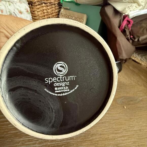 Spectrum Black Coffee Mug Embossed Cats Ceramic 16 Oz - Picture 4 of 5